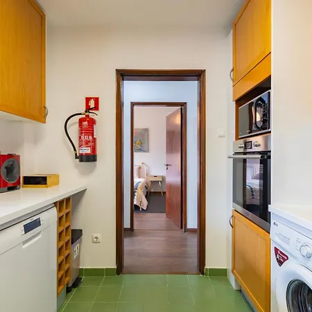 Remodeled Historical Apartment In The City Center Fundao Exterior photo