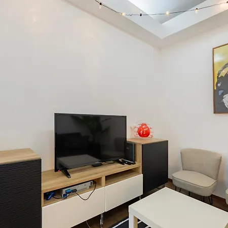 Remodeled Historical Apartment In The City Center Fundao Exterior photo