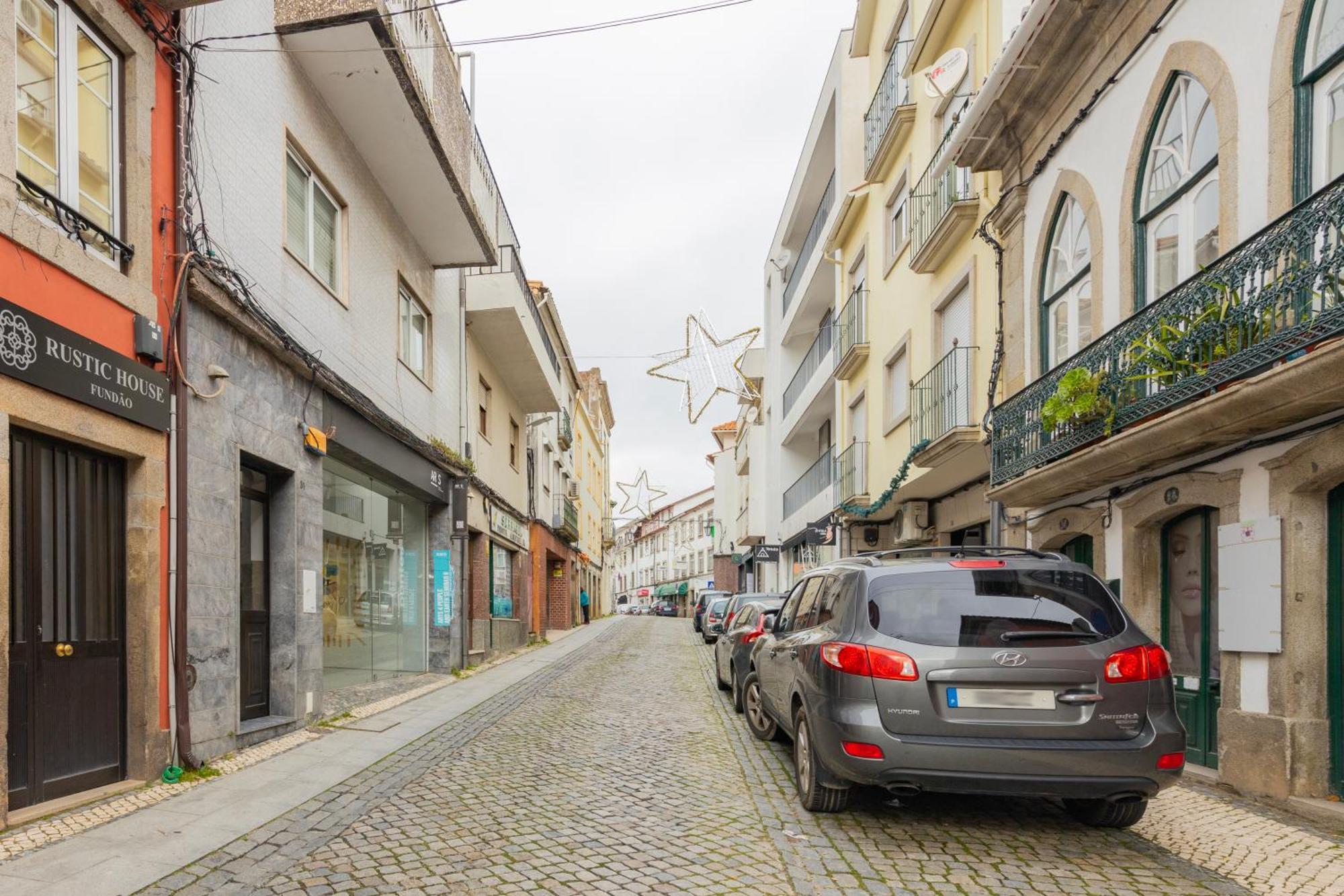Remodeled Historical In The Center * Fundao