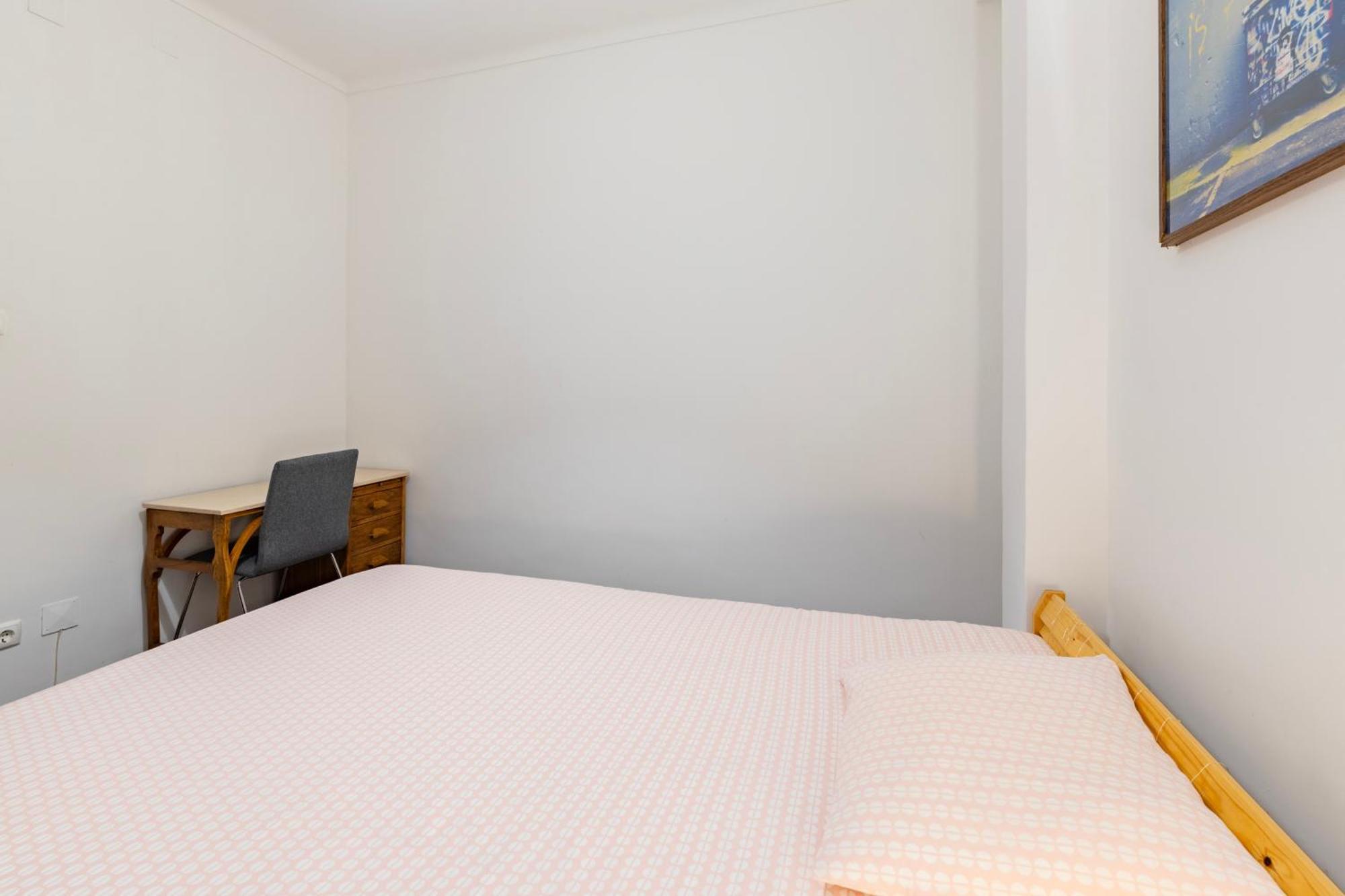 Remodeled Historical In The Center Apartment
