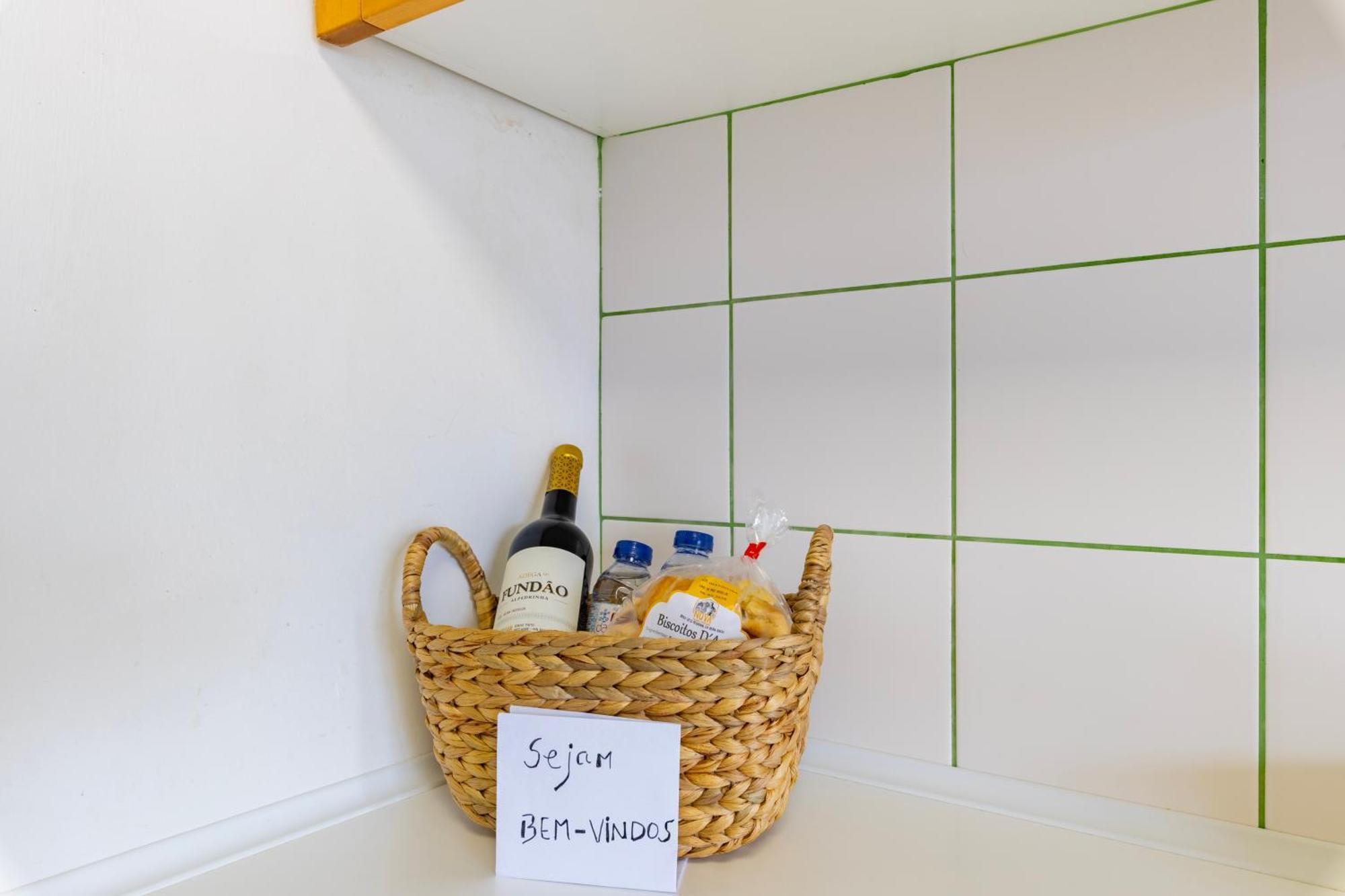 Remodeled Historical In The Center Apartment