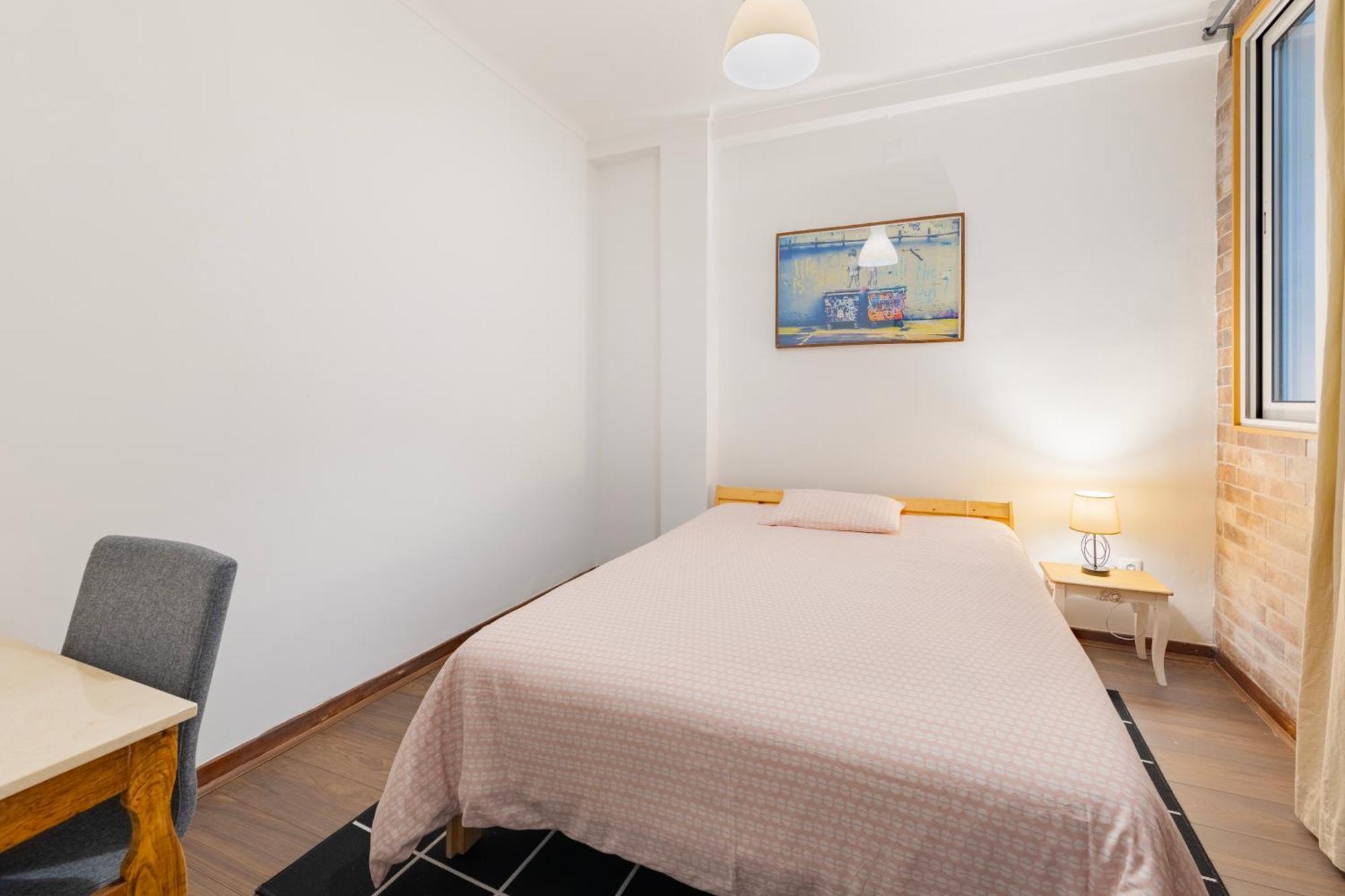 Remodeled Historical In The Center Apartment